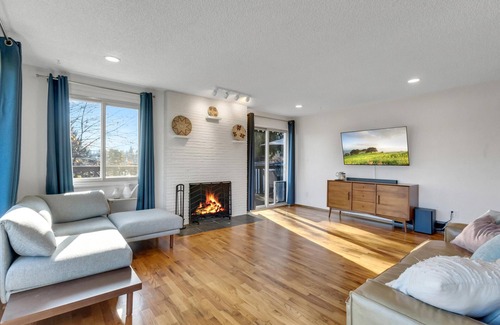 SeaTac House | Idyllic Retreat Lakefront Home near SeaTac Airport
