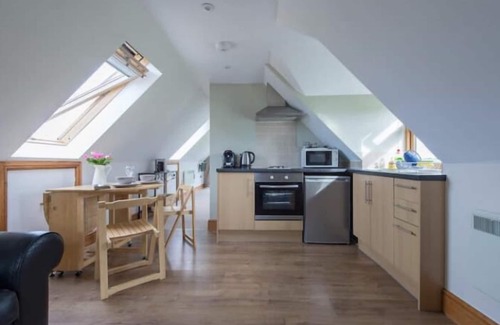 West Buckland Ski Chalet | Idyllic Self Catering Retreat In The Lush Somerset Countryside (near Taunton)