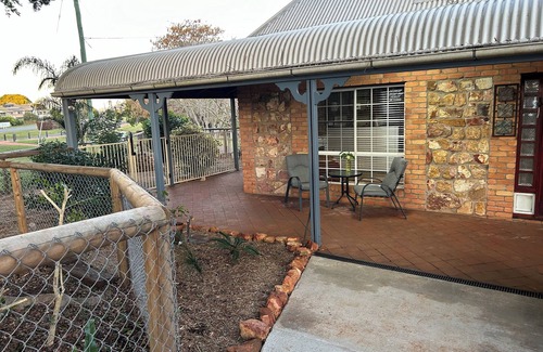 Childers Cottage | Idyllic stone cottage in the heart of Childers.