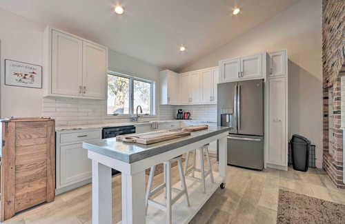 Suttons Bay House | Idyllic Suttons Bay Home w/500' of Waterfront