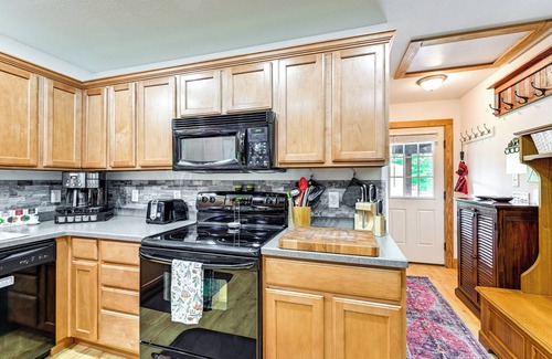 Sylva Cabin | Idyllic Sylva Cabin w/Great Smoky Mountains View!