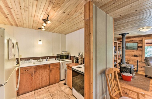 Twin Lakes Cabin | Idyllic Twin Lakes Escape w/Deck + Fire Pit!
