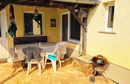 Falkenberg House | Idyllic vacation apartment with beach house character & view of the countryside