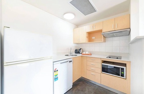 Darwin City Centre Apartment | Idyllic Waterfront Pool Escape with Esplanade View
