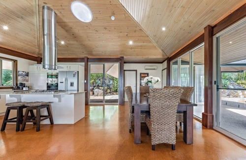 Mandalay House | Idyllic Whitsunday Holiday Home with amazing views