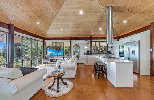 Mandalay House | Idyllic Whitsunday Holiday Home with amazing views