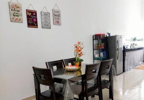 Jasin House | iERYN HOMESTAY