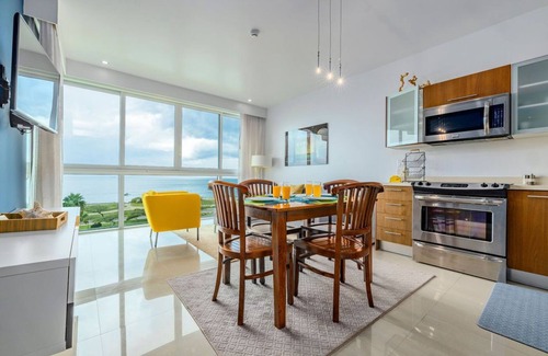 Noord Condo | If You Like Piña Colada and relax in the sand.