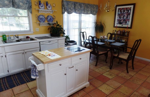 Maryville Cottage | If You Want Much More Than a Hotel Room in Maryville, Tn