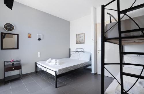 Pidima Kyras Apartment | Iguana studio 15
