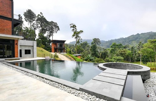 Janda Baik Villa | Ikan RESIDENCE Hidden gem of a villa overlooking the forest