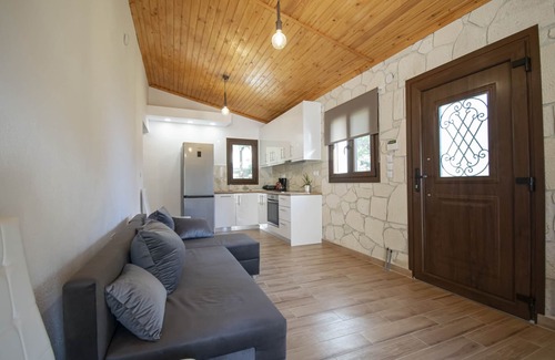 Fourka House | Ikarion Village Home by RentalsPro