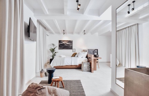 Malevizi House | Ikaros Suites