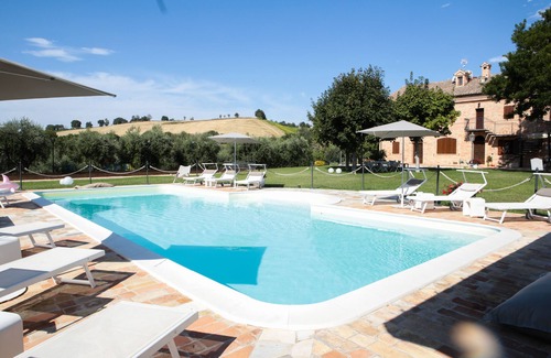 Bettolelle Apartment | Il Ciliegio, app in a typical villa with swimming pool 7km from the sea, Senigallia, Marche