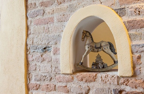 Bettolelle Apartment | Il Girasole, app in a typical villa with swimming pool 7 km from the sea, Senigallia, Marche