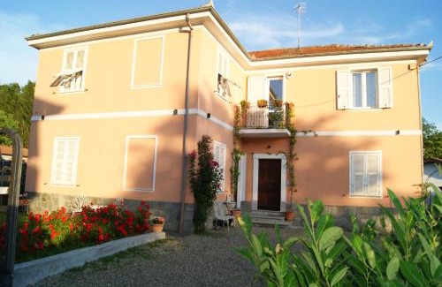 Acqui Terme Apartment | Il Melo Antico - appartamenti in villa d'epoca nel cuore del Monferrato