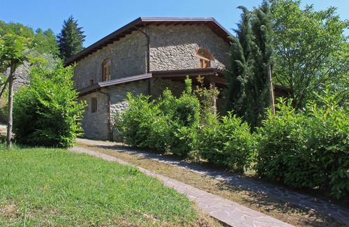 Fivizzano Villa | Il Nocciolo, with private pool, AC, Wi-Fi and walking distance to Fivizzano