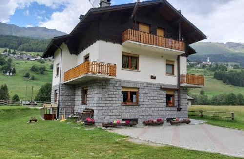 Antagnod Apartment | Il Pettirosso - Appartamento Panoramico con 3 Camere in Villetta