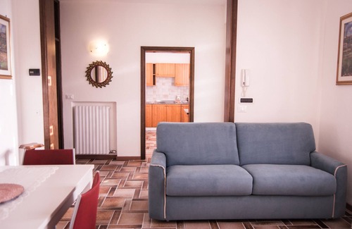 Cavaion Veronese Apartment | Il Pigno - large apartment with garden, a few km from Lake Garda
