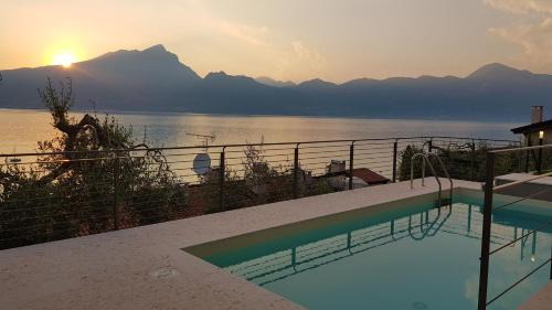 Torri del Benaco House | IL SOGNO 1 Piscina e vista lago