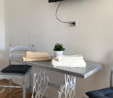 Venaria Reale Apartment | IL SOLE Villino centro storico, giardino, free parking, free Wi-Fi
