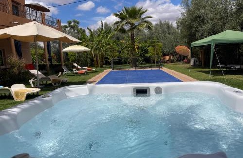 Tamazouzte Villa | Ilafe Farmhouse, Villa avec Piscine Chauffée Privée et Jacuzzi pour Familles
