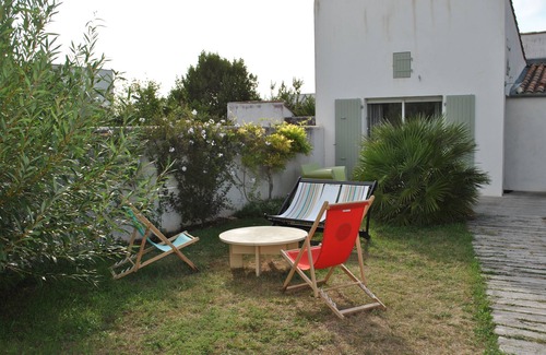 Loix House | Ile de Ré: 1 house and 2 outbuildings in Loix - sleeps 10