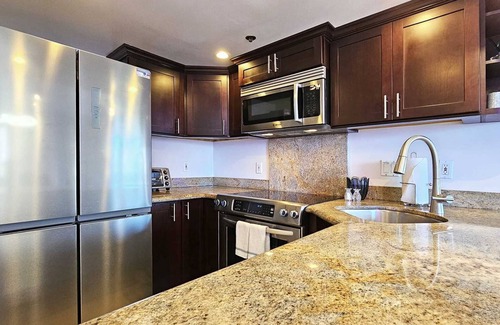 Waikiki Condo | Ilikai 426 2 Bedroom Ocean/Pool Views - 1 K, 2 Full and 2 Q Sofa Beds