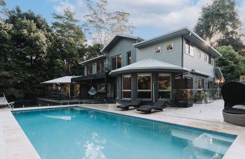 Matcham House | Illoura - Brand New, Pool, Sleeps 14