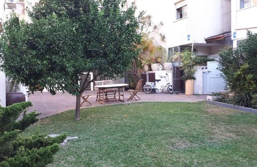 Herzliya Apartment | Illuminated village house, 3 floors, 3 bedrooms