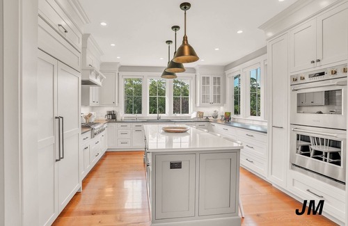 Lagoon Heights House | ILLUMINATION WEEK 8/16-8/23/25 ON MARTHA'S VINEYARD IS OPEN FOR BOOKING