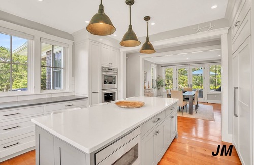 Lagoon Heights House | ILLUMINATION WEEK 8/16-8/23/25 ON MARTHA'S VINEYARD IS OPEN FOR BOOKING