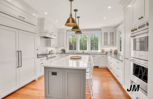 Lagoon Heights House | ILLUMINATION WEEK 8/16-8/23/25 ON MARTHA'S VINEYARD IS OPEN FOR BOOKING