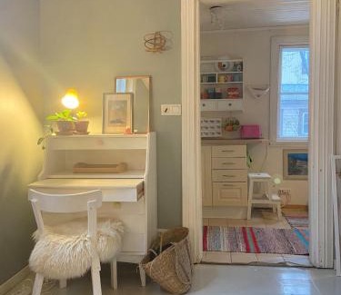 Turku Apartment | Iloinen taiteilijakoti