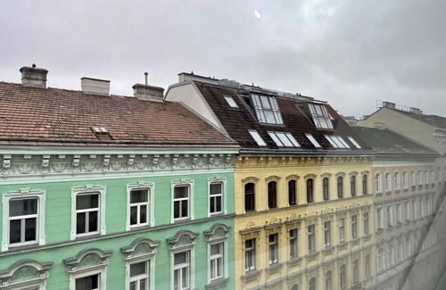 Weißgerber Apartment | Im Pyjama zum Hundertwasserhaus Hüpfen | HG25