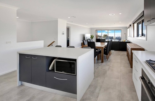 Paynesville House | Imagine yourself relaxing and enjoying fantastic views across the Gippsland L