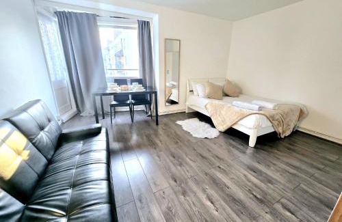 Whitechapel Apartment | Imam - Halliday House