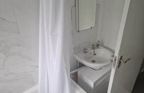 Waltham Forest Apartment | Immaculate 1-Bed Apartment in Woodford Green