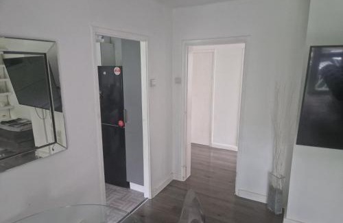 Waltham Forest Apartment | Immaculate 1-Bed Apartment in Woodford Green
