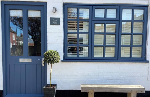 Wells-next-the-Sea Apartment | Immaculate 1-bedroom cottage two minutes' walk from beautiful Wells quayside.