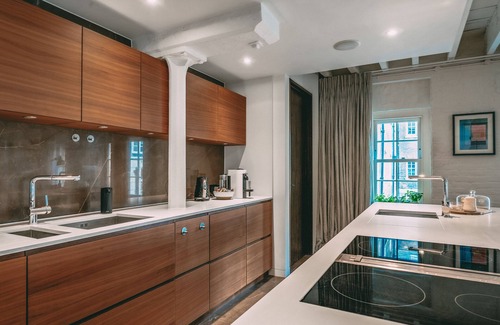 Bishopsgate Apartment | Immaculate 2-bed Loft Apartment In Central London