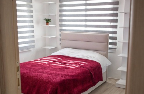 Aglantzia Apartment | Immaculate 2-Bed Penthouse in Kyrenia