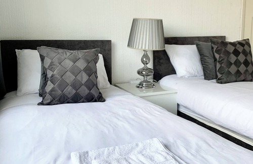 Droylsden House | Immaculate 3-bed Travel Nest Unavailable