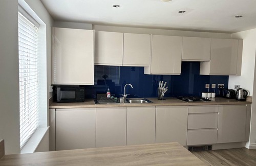 Horley House | Immaculate 4-Bed House in Horley