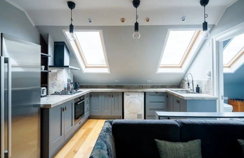 Streatham House | Immaculate 4-Bed House in London