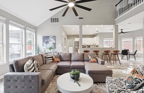 Irving House | Immaculate 5BR/2.5B Home with Pool