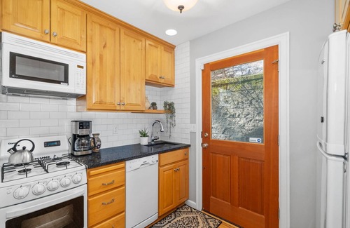 Laurelhurst House | Immaculate and Private Space, Custom Artwork Throughout, Walk to Parks, Food, and Entertainment