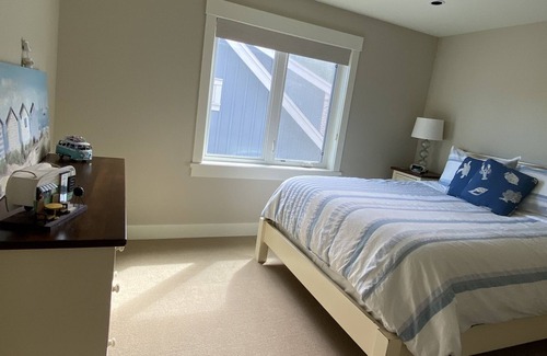 Regional District of Nanaimo Villa | Immaculate, Beautifully designed, Spacious Villa 2 min walk to the Beach