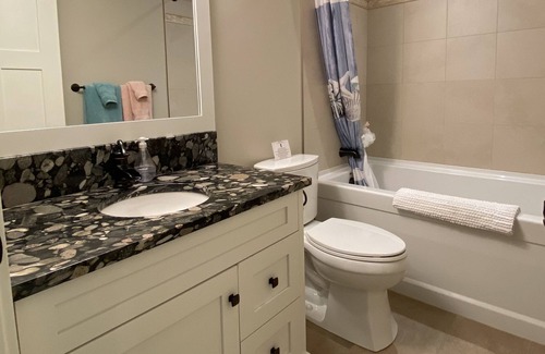 Regional District of Nanaimo Villa | Immaculate, Beautifully designed, Spacious Villa 2 min walk to the Beach