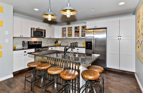 St. George Condo | IMMACULATE COMPLETELY UPGRADED-NEW FURNITURE*SLEEPS 16 IN BEDS, PRIVATE HOT TUB